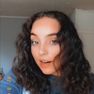 Meet your Posher, Laynie